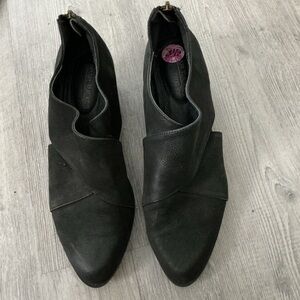 Adam Tucker Me Too Womens Taze Leather Block Heel